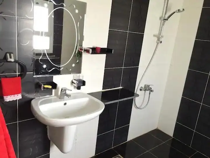 Roses House Ladies Only Luxor Apartment